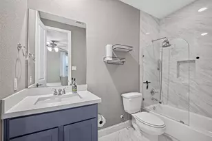 5403 Holguin Hollow St, Houston, TX 77023 - Photo 9