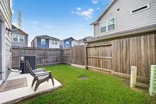 5403 Holguin Hollow St, Houston, TX 77023 - Photo 49