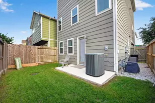5403 Holguin Hollow St, Houston, TX 77023 - Photo 47
