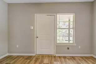 313 N Beauregard St, Alvin, TX 77511 - Photo 5