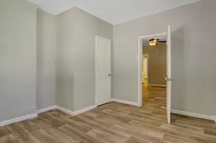 313 N Beauregard St, Alvin, TX 77511 - Photo 9