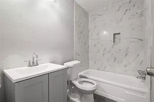 10027 Towne Mist Dr, Sugar Land, TX 77498 - Photo 19