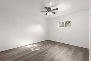 10027 Towne Mist Dr, Sugar Land, TX 77498 - Photo 17