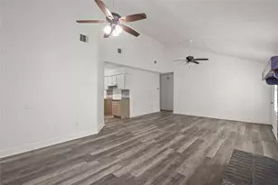 10027 Towne Mist Dr, Sugar Land, TX 77498 - Photo 5