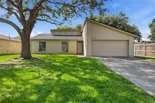 466 El Toro Ln, Webster, TX 77598 - Photo 1