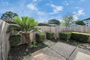 7545 Brompton St, Houston, TX 77025 - Photo 33