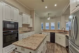 126 Hillsborough Dr W, Montgomery, TX 77356 - Photo 19