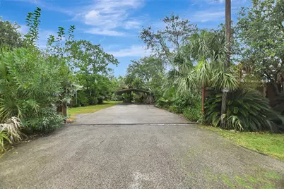 1035 16th Street, Dickinson, TX 77539 - Photo 3