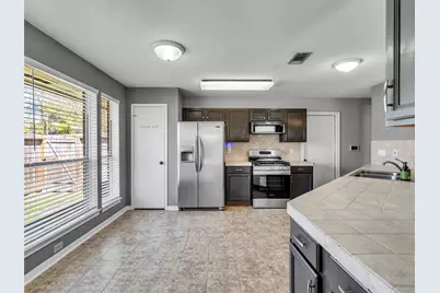 2410 Sherwood Hollow Lane, Houston, TX 77339 - Photo 11