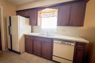 10407 Huntington Wood Dr, Houston, TX 77099 - Photo 7