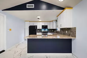 5718 Greencraig Dr, Houston, TX 77035 - Photo 9