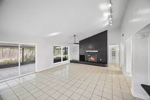 10407 Townhall Ln, Sugar Land, TX 77498 - Photo 7
