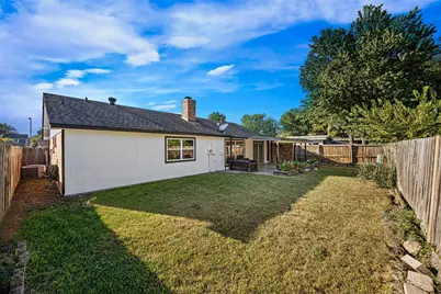 10407 Townhall Lane, Sugar Land, TX 77498 - Photo 17
