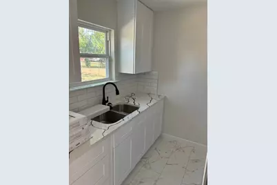 8167 Redfern Drive, Houston, TX 77033 - Photo 5