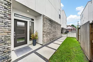 5707 Larkin St, Houston, TX 77007 - Photo 9