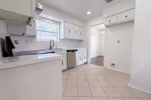 6910 Vialinda Dr, Houston, TX 77083 - Photo 19