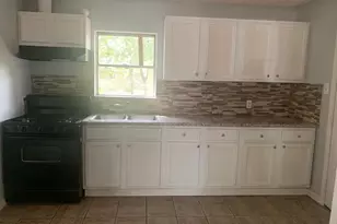 5818 Westover St, Houston, TX 77033 - Photo 5