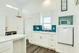 16627 Jamaica Beach Rd, Galveston, TX 77554 - Photo 9