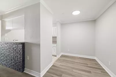 201 Emerson Street #16, Houston, TX 77006 - Photo 5