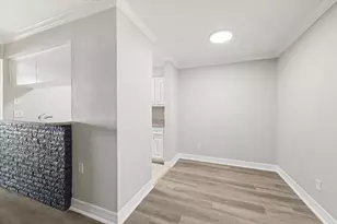201 Emerson St, Houston, TX 77006 - Photo 5