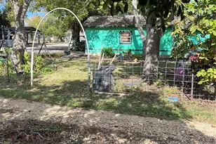 329 N Live Oak St Street N, Blessing, TX 77419 - Photo 3