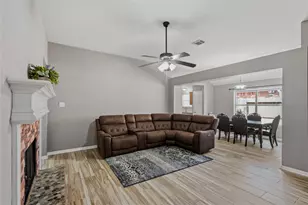 5127 Chase Park Cir, Bacliff, TX 77518 - Photo 5
