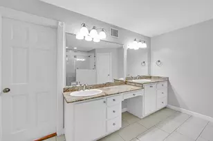 2430 Nantucket Dr, Houston, TX 77057 - Photo 9