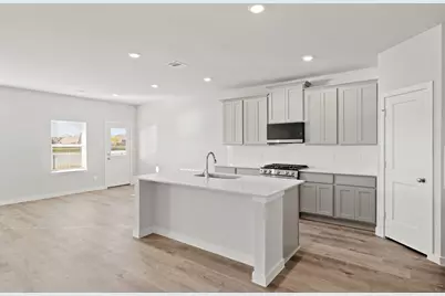 110 Water Grass Trail, Clute, TX 77531 - Photo 5