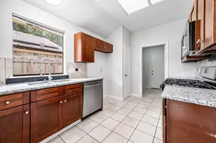 11014 Landsbury Ct, Houston, TX 77099 - Photo 11