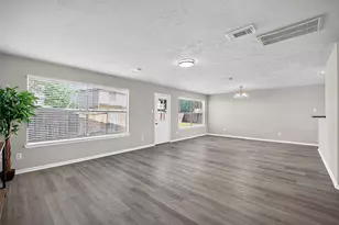 9711 Sutton Meadows Ct, Houston, TX 77086 - Photo 5