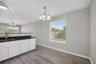 9711 Sutton Meadows Ct, Houston, TX 77086 - Photo 11