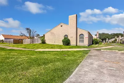 10734 Bexley Drive, Houston, TX 77099 - Photo 17