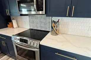 982 Driftwood Dr, Crystal Beach, TX 77650 - Photo 5