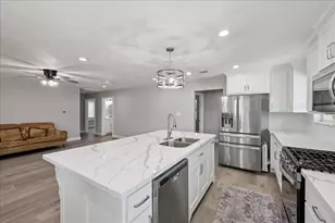 379 Rose Ln, Orange, TX 77632 - Photo 11