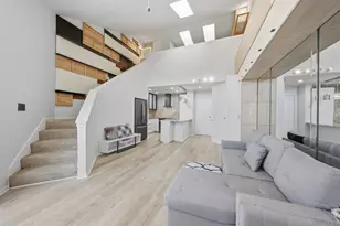 10855 Meadowglen Ln, Houston, TX 77042 - Photo 5