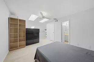 10855 Meadowglen Ln, Houston, TX 77042 - Photo 27