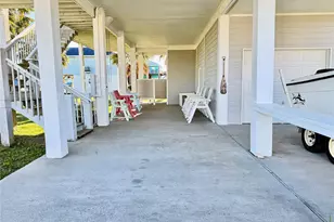 981 Nassau Dr, Crystal Beach, TX 77650 - Photo 3