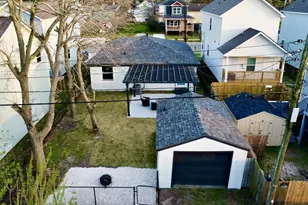 4024 Ave N 1/2 St, Galveston, TX 77550 - Photo 3