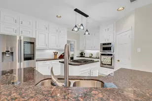 70 N Skyflower Ct, The Woodlands, TX 77381 - Photo 13