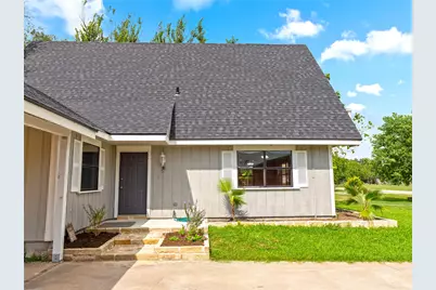 305 Johnson Avenue, Palacios, TX 77465 - Photo 3