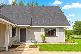 305 Johnson Ave, Palacios, TX 77465 - Photo 3