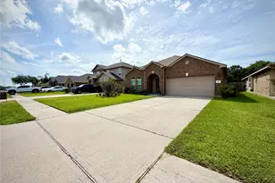 310 Gulf Winds Dr, Bacliff, TX 77518 - Photo 5
