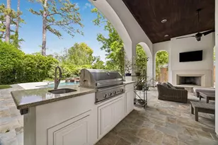 310 Tynebridge Ln, Houston, TX 77024 - Photo 41