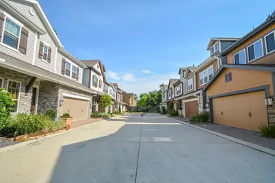 1110 Oakwood Pass, Houston, TX 77043 - Photo 23