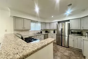 5329 Pagewood Ln, Houston, TX 77056 - Photo 9