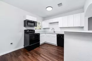 54 Lupine Ct, Lake Jackson, TX 77566 - Photo 11