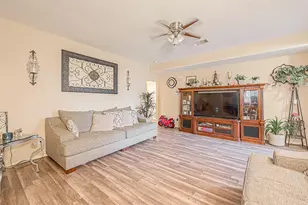 944 Dewalt St, Houston, TX 77088 - Photo 5