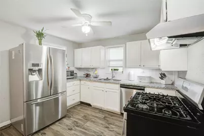 203 Moose Jaw Lane, Houston, TX 77336 - Photo 9
