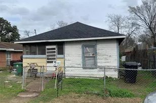 3226 Des Chaumes, Houston, TX 77026 - Photo 1