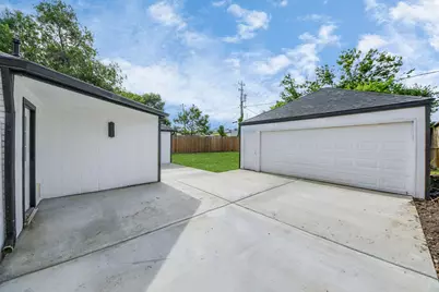 6249 Locke Lane, Houston, TX 77057 - Photo 9